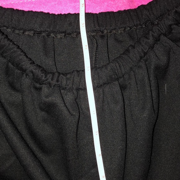 Pearl-Accented High-Rise Black Shorts M/L - Picture 3 of 3